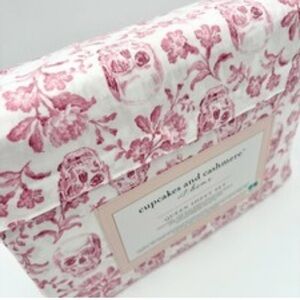 Cupcakes & Cashmere Queen sheet set.  New.